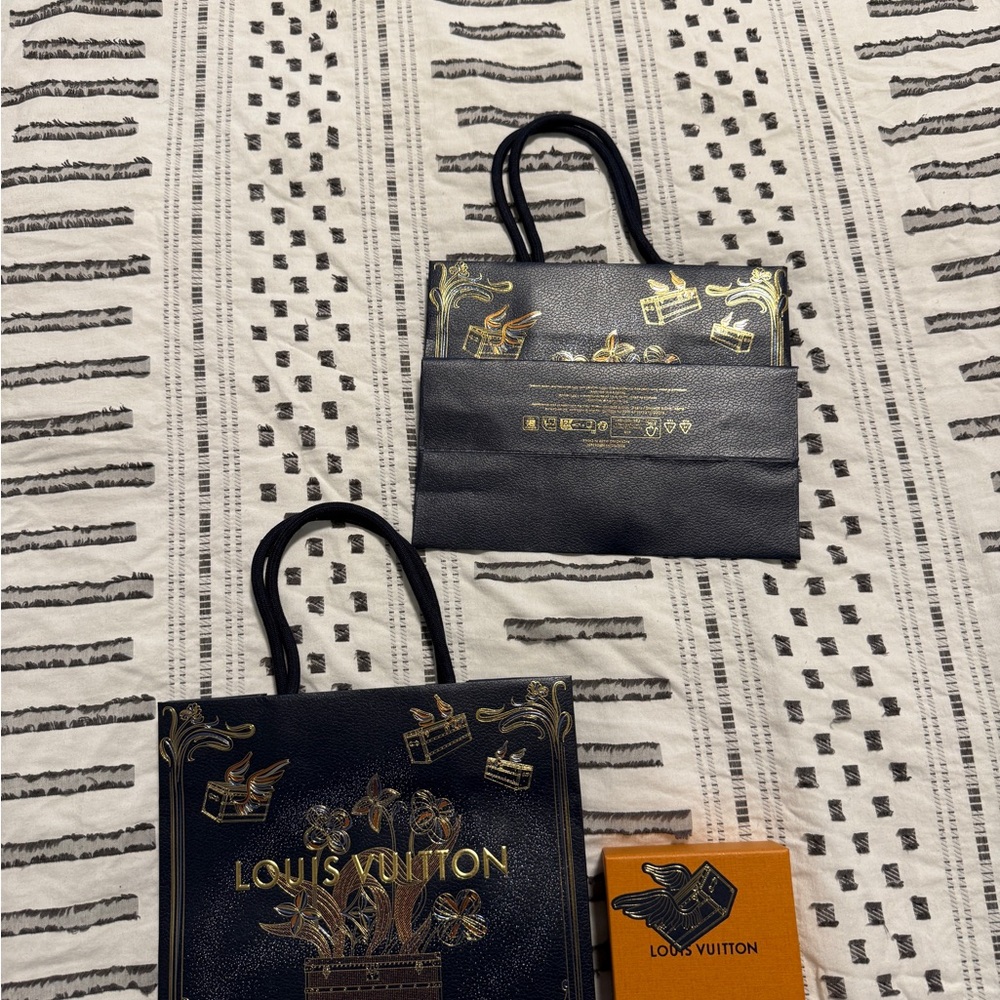 Louis Vuitton Navy and Gold Floral Design Shopping Bag - Picture 3 of 3
